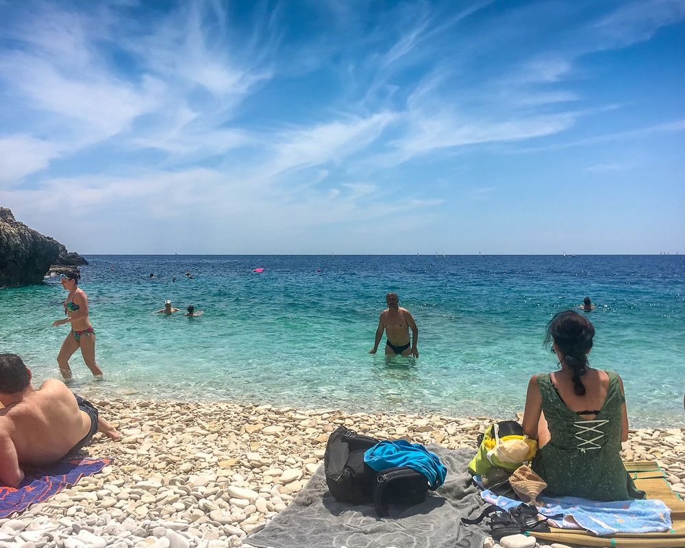 Istrrien - Pula Verudela: Strand beim Hotel Park - Istriensonne.de