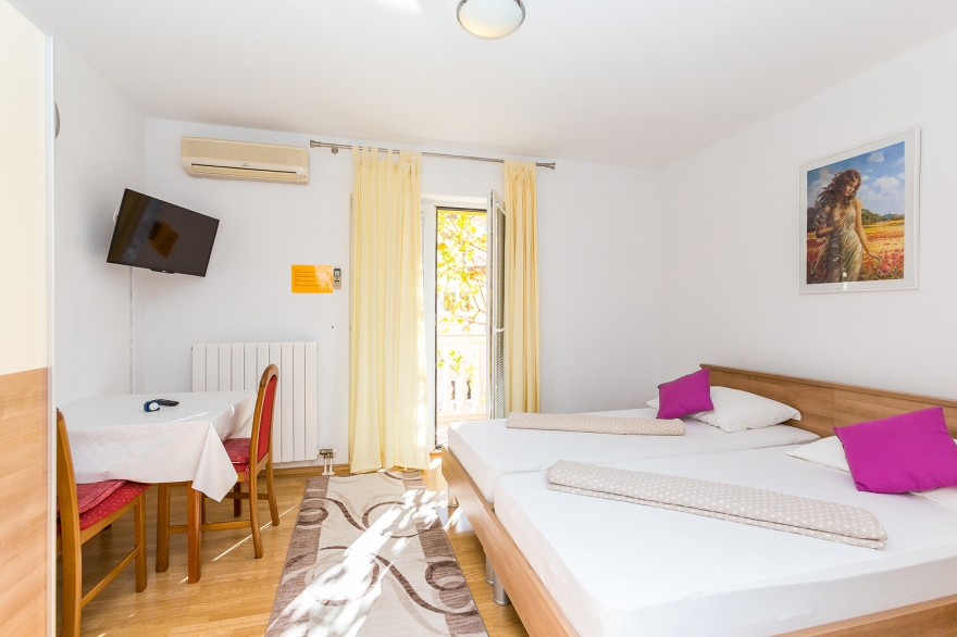 Studio mit Doppelbett