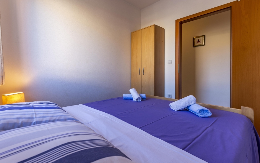 Schlafzimmer m. Kleiderschrank