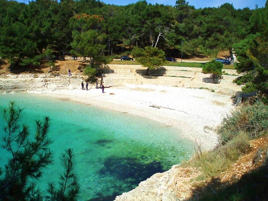 Badebucht in Pula